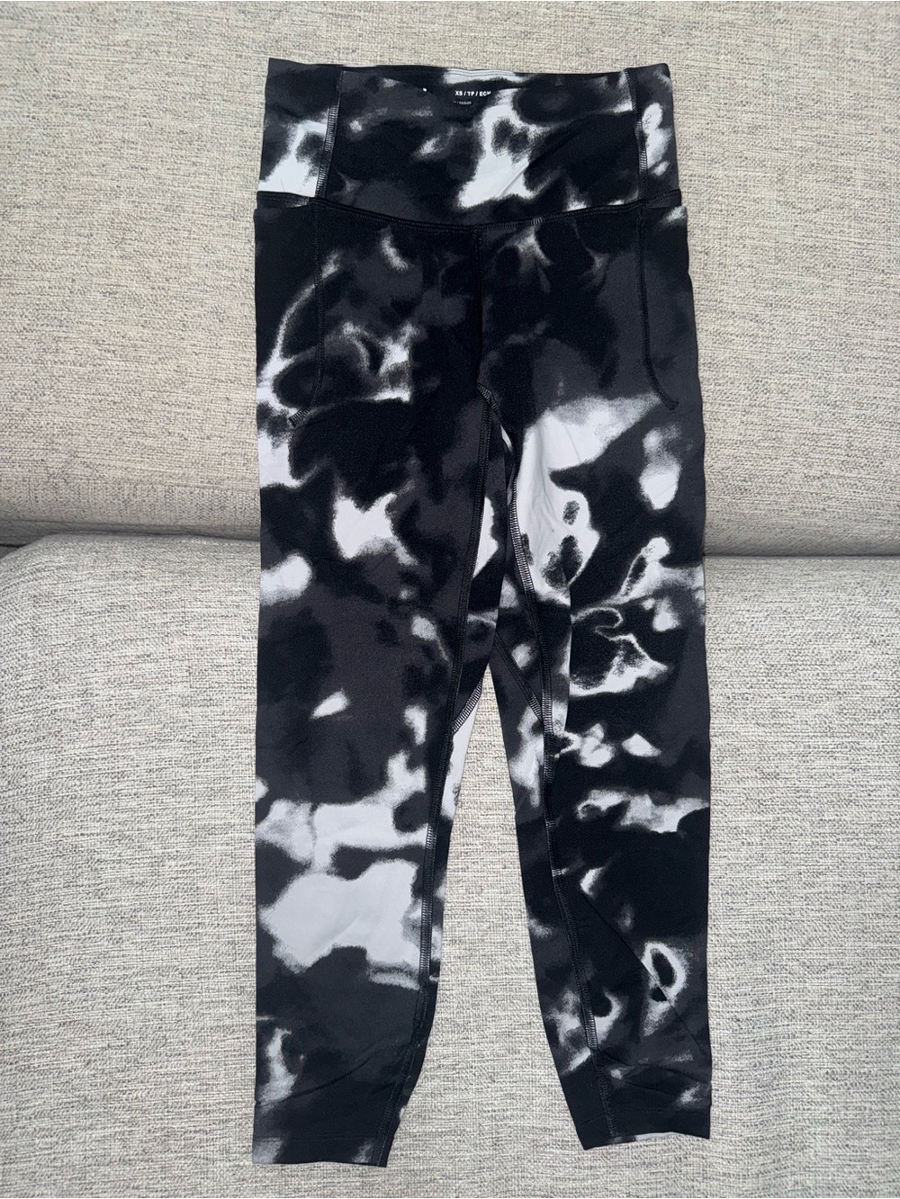 Under Armour Black & White Marble-Print Leggings